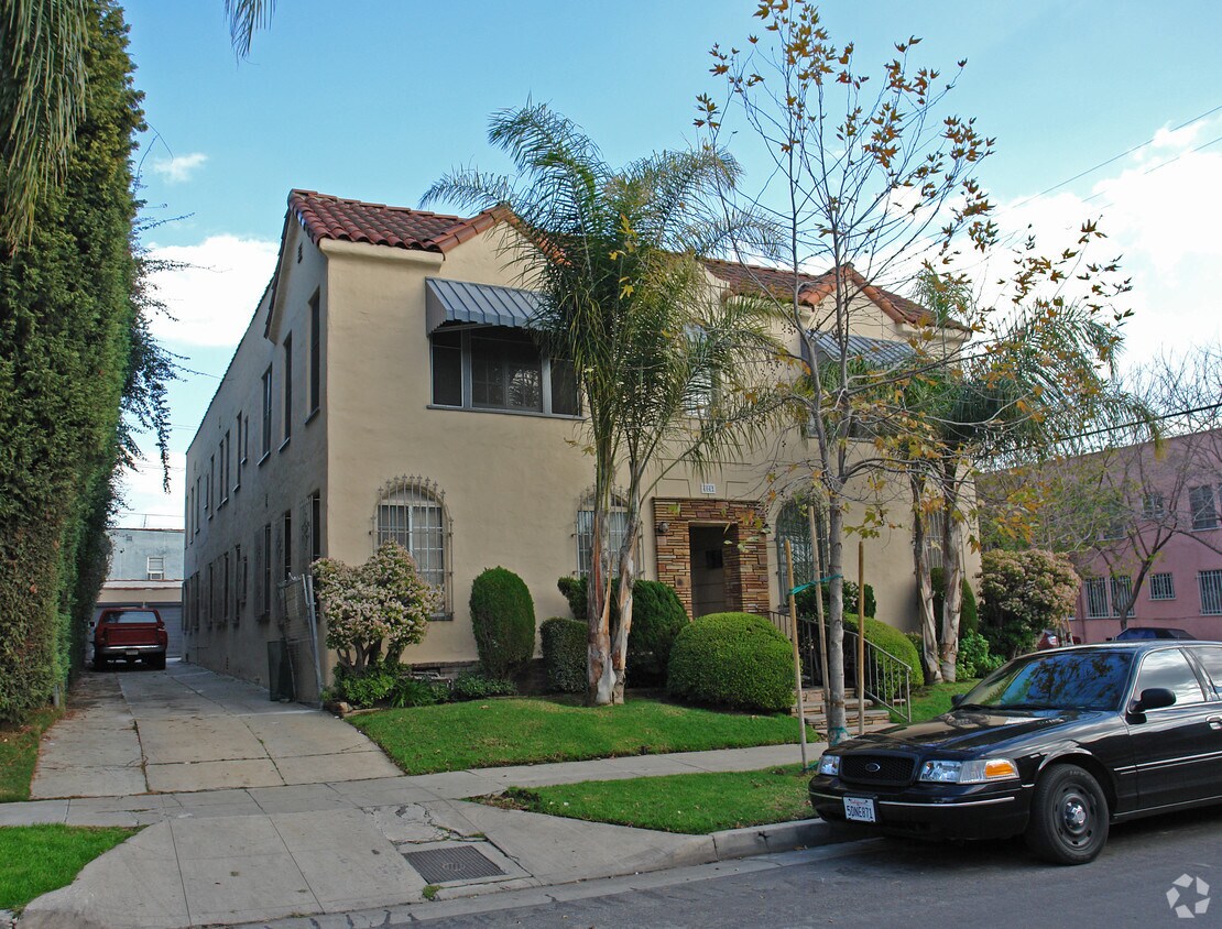 Foto del edificio - 404 N Sierra Bonita Ave