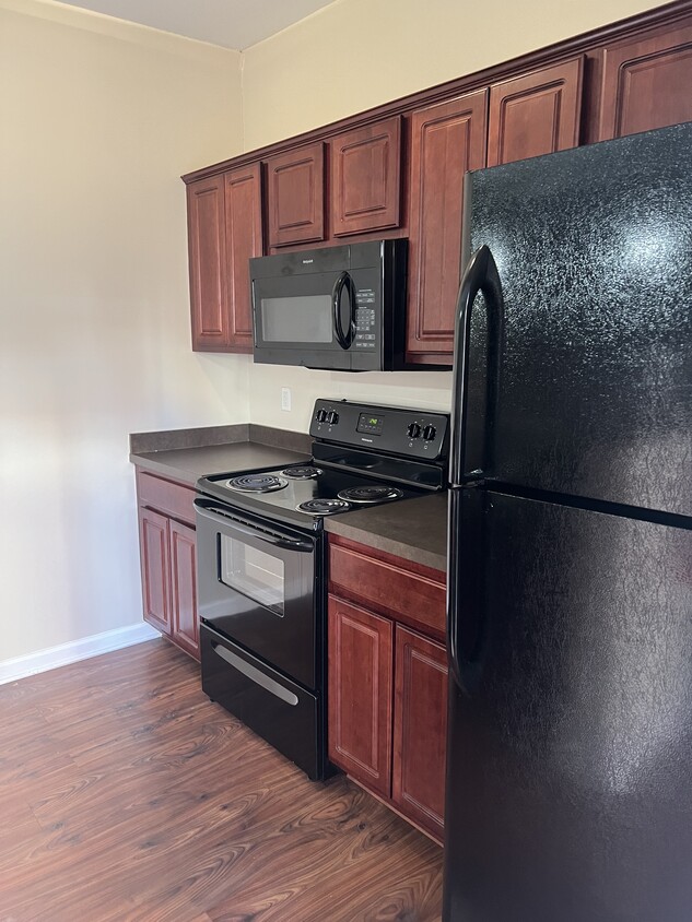 Kitchen with microwave and dishwasher - 532 N Morton St