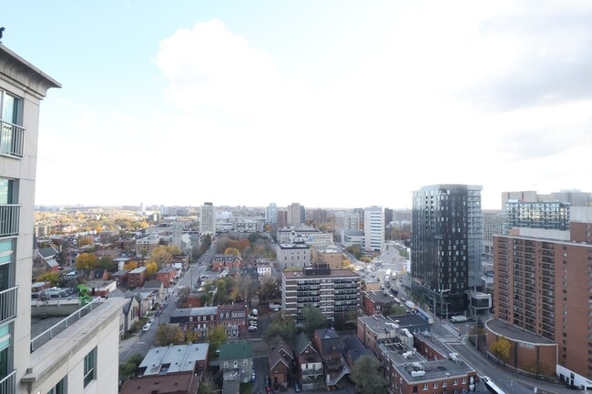Building Photo - 242 Rideau St