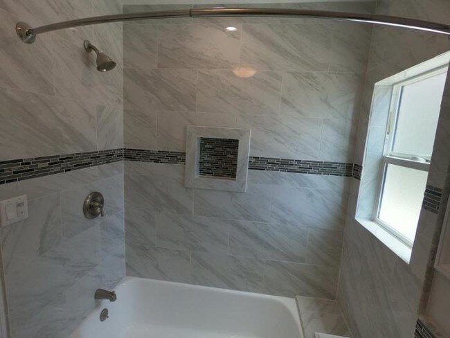 Building Photo - 3 bedroom in Los Angeles CA 90026