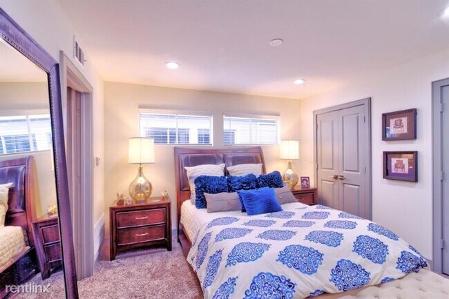 Building Photo - 409 Stratford St