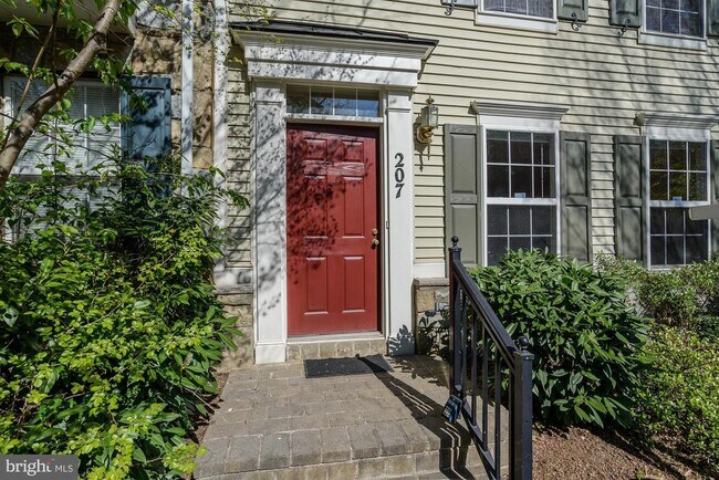 Foto del edificio - 207 Garden View Way