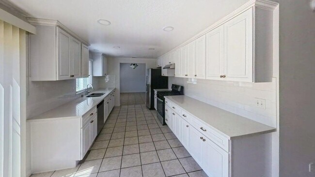 Building Photo - 13677 Golden Eagle Ct