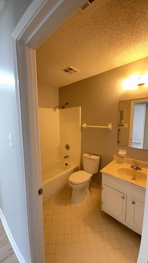Building Photo - Newly Rehabbed Home in Raleigh - Open To S...