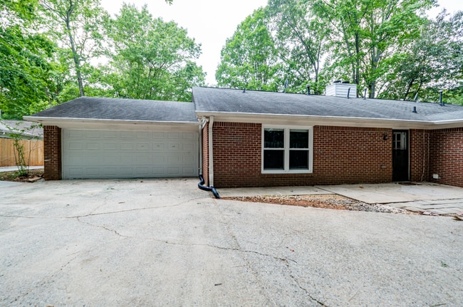 Photo - 2496 Leeshire Rd Townhome