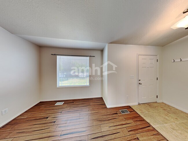Building Photo - 261 Walton Drive