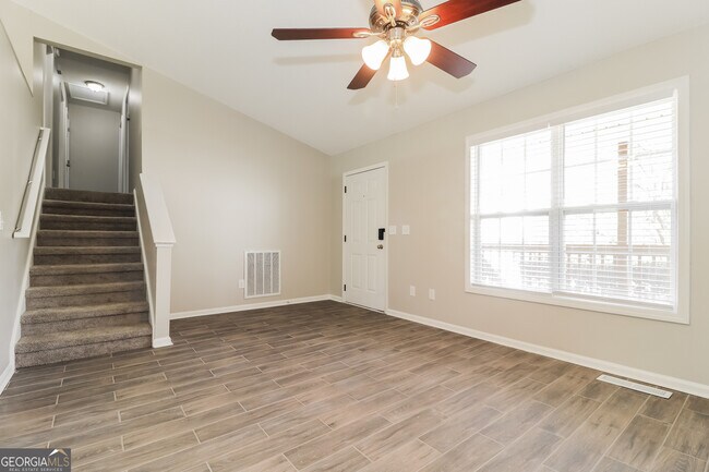 Foto del edificio - 207 Remington Ct