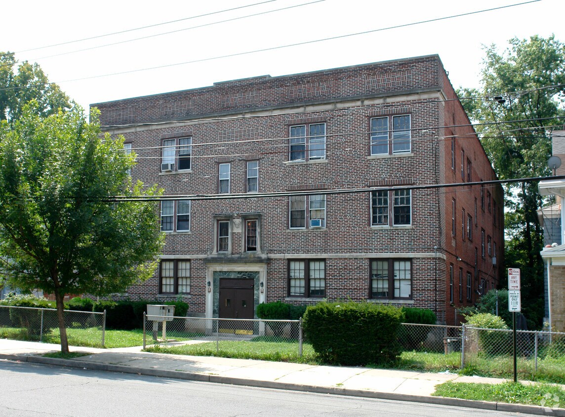 Primary Exterior - Belle Lustre Apartments