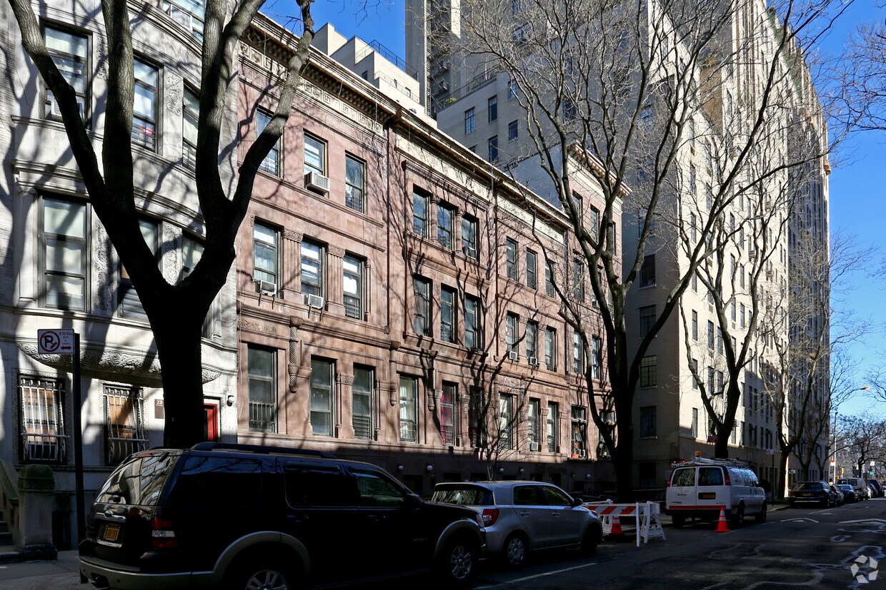 Building Photo - 17 W 90th St