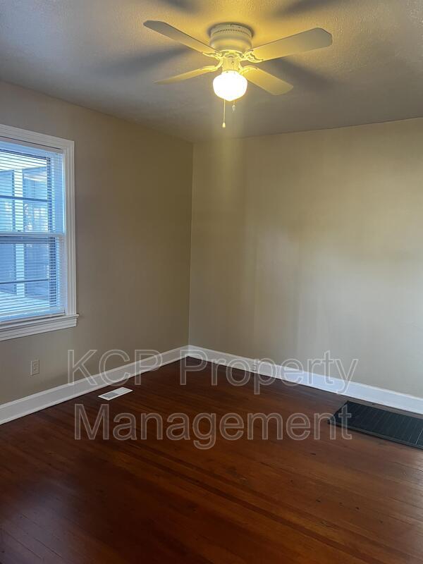 Building Photo - 906 Cavanaugh Rd