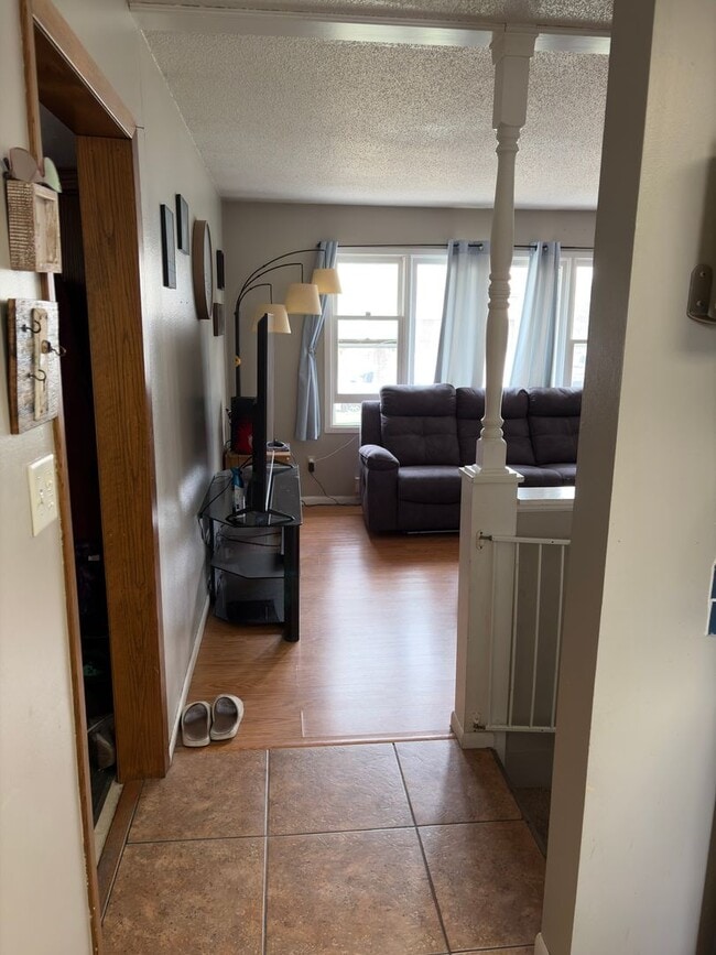Building Photo - Updated 4 bedroom 2 bathroom house
