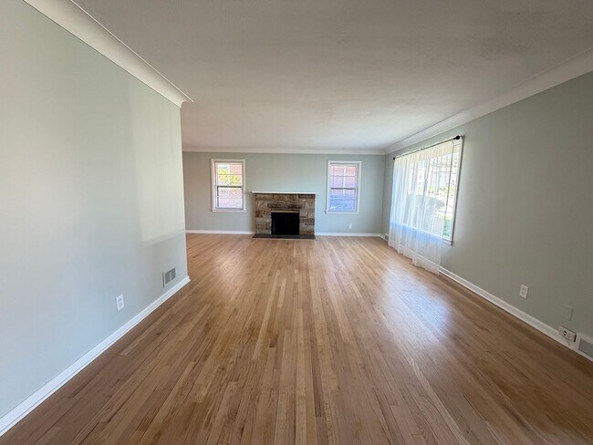 Building Photo - Updated 3 bedroom in Alger Heights area