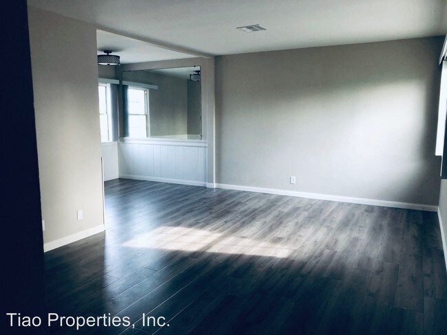 Foto del edificio - 5541-5555 Woodman Ave
