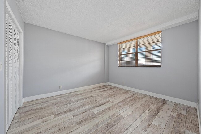 Foto del edificio - 105 Paradise Harbour Blvd