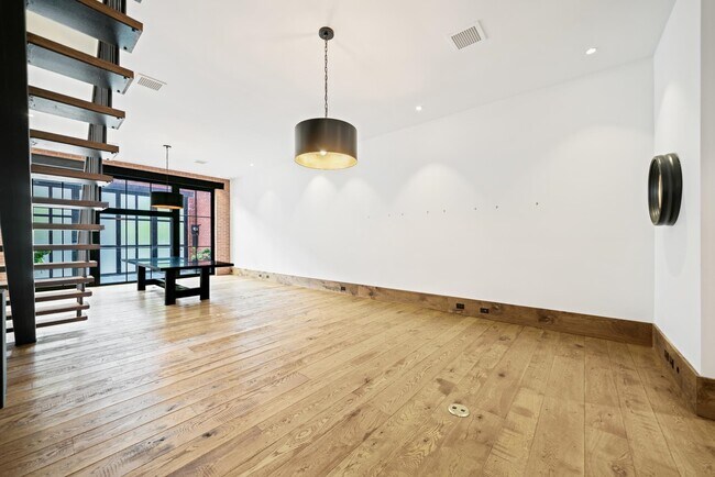 Building Photo - 410 2nd St