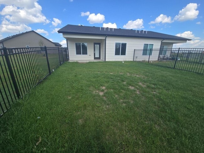 Building Photo - 2701/03 Greenleaf