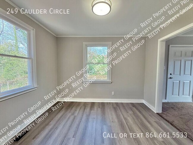 Foto del edificio - 249 Caulder Cir