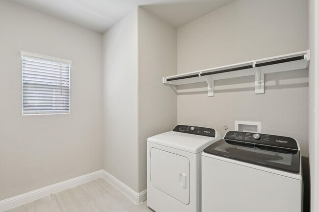 Building Photo - 6625 Vly Lk Ln