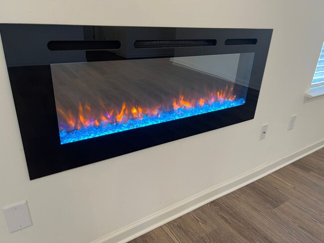 Foto del edificio - 2427 Hyacinth Ln