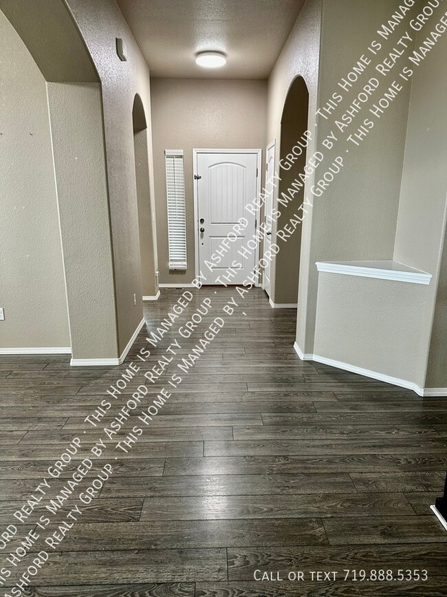 Building Photo - 2515 Hannah Ridge Dr