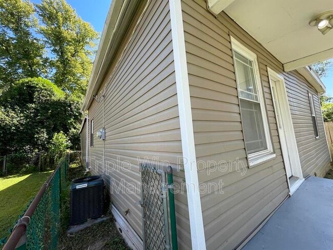 Building Photo - 4831 Oldenburg Ave