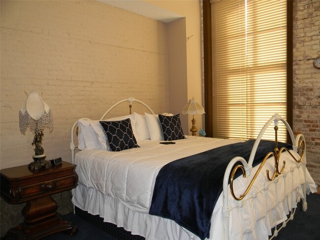 Building Photo - 2315 The Strand