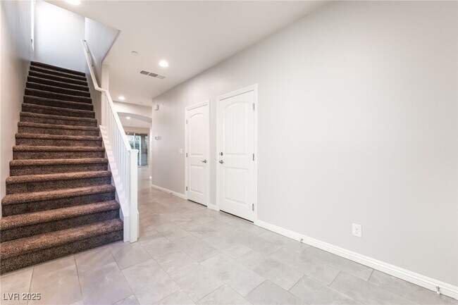 Building Photo - 2902 Tremont Ave