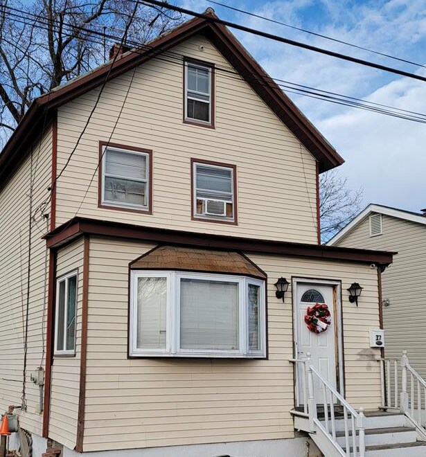 Primary Photo - 37 Demarest Ave