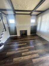 Building Photo - 574 Warren Ave