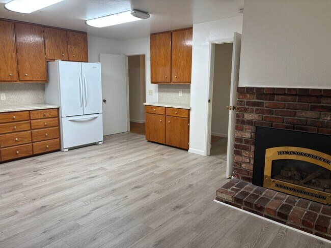 Building Photo - Bennett Valley 3 bedroom 2 bath Home!