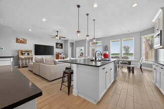 Building Photo - 2706 Mackinac Bay Dr