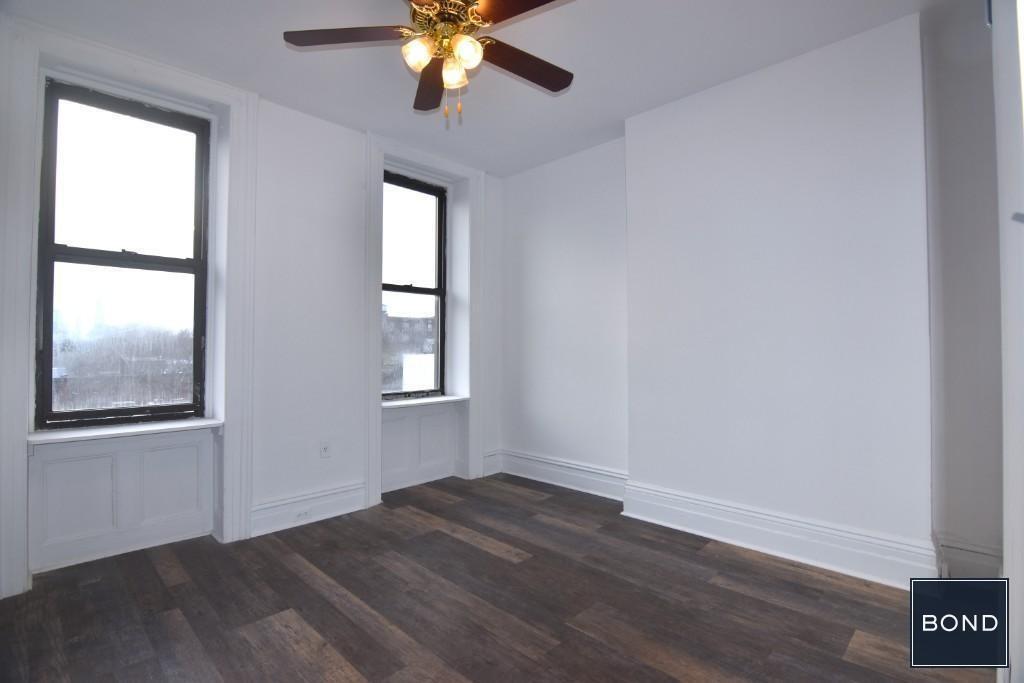 Primary Photo - Manhattan Avenue