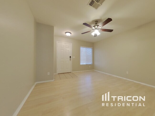 Foto del edificio - 20 N 220th Ln