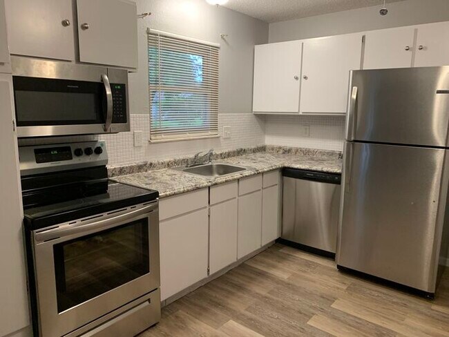 Foto del edificio - 2105 Avon Dr., Florissant, MO 63033