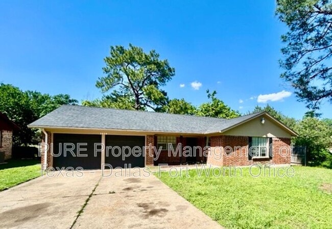 Building Photo - 3809 Falcon Dr