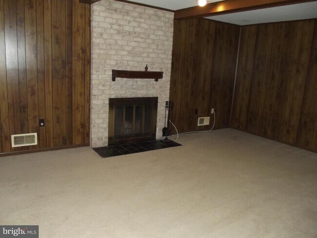 Foto del edificio - 8210 Riverside Rd
