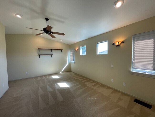Building Photo - Beautiful 3 bedroom 2 bath Spanish style h...