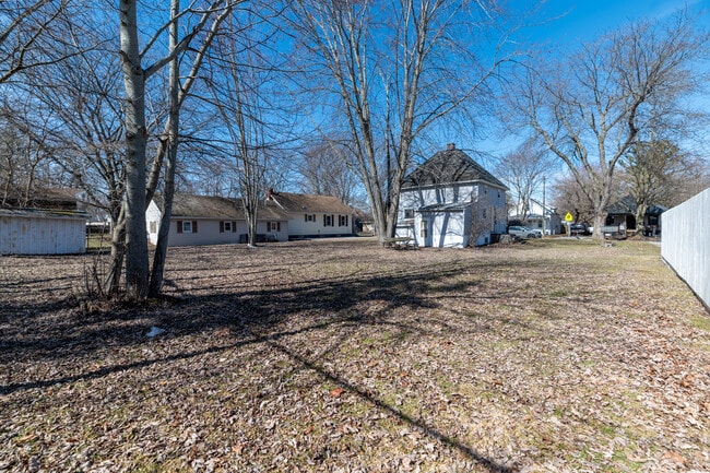 Building Photo - 1827 Gilbert St