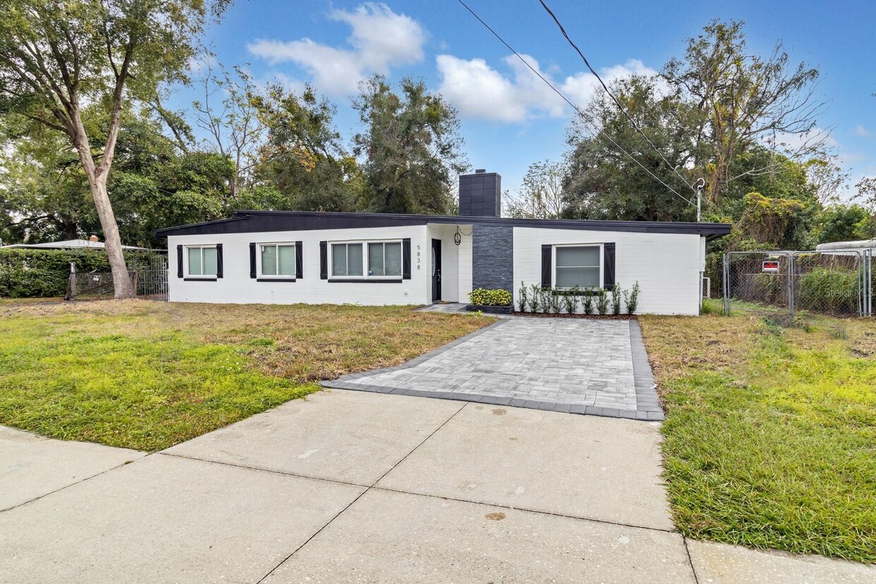 Foto principal - 5838 Sage Dr