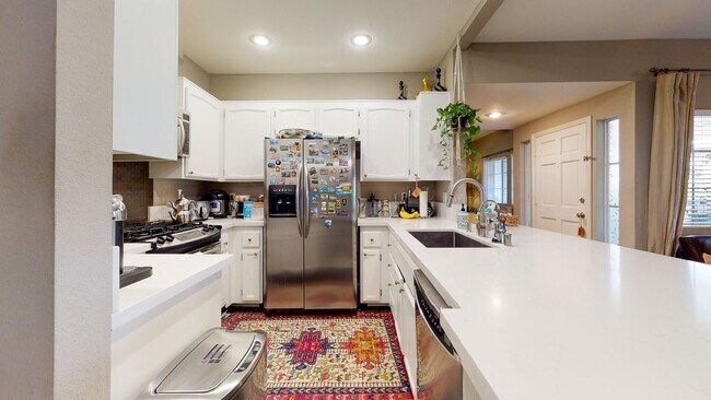 Foto del edificio - Fantastic 2 bed / 2 bath Condo in Huntingt...