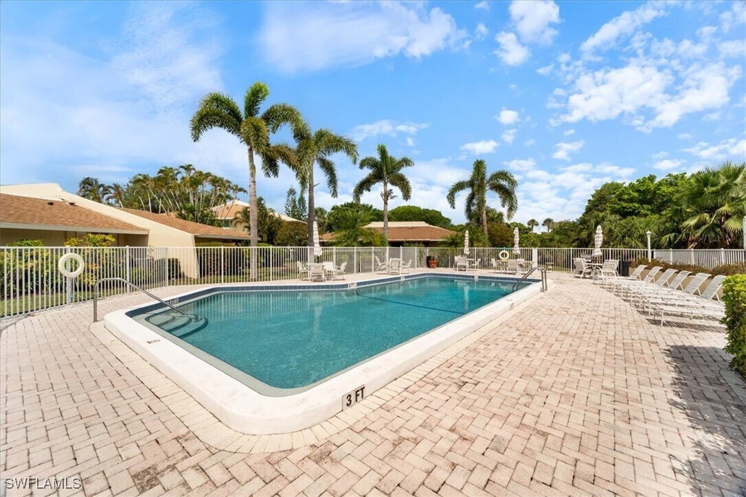 Primary Photo - 955 Palm View Dr