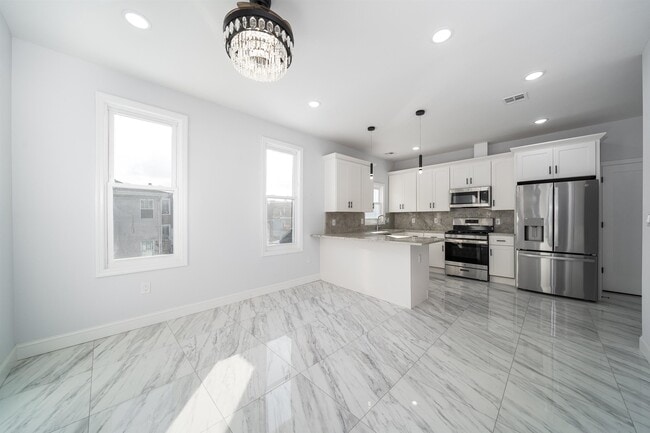 Building Photo - 207 68th St