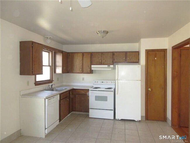 Building Photo - 500 Cow Hill Rd