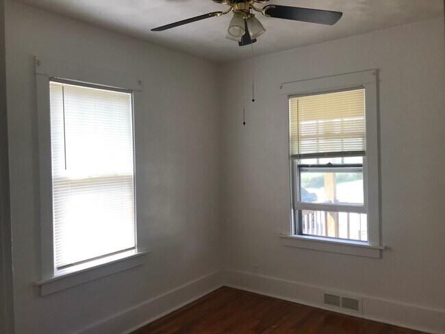 Building Photo - 3 bed, 1 bath, Off Street Parking & huge yard $1,385!