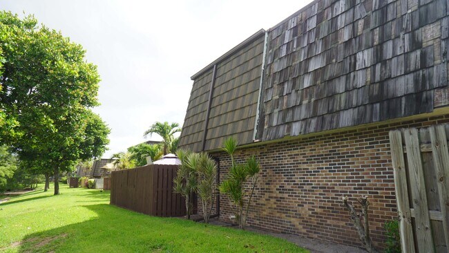 Foto del edificio - 1555 Fores Forest Lk