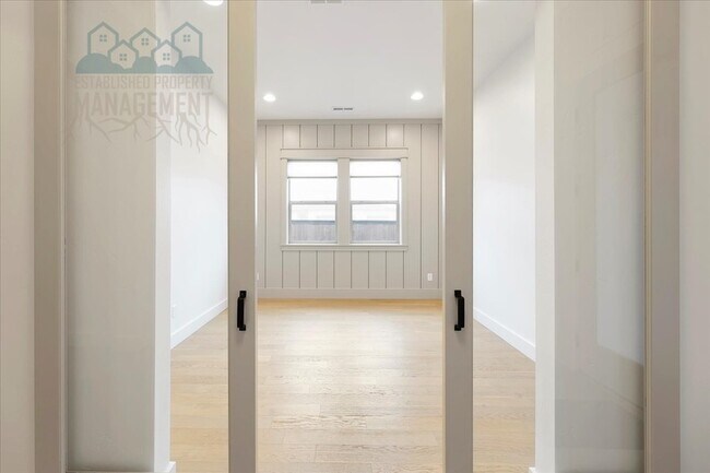 Building Photo - 521 South Steephead Lane