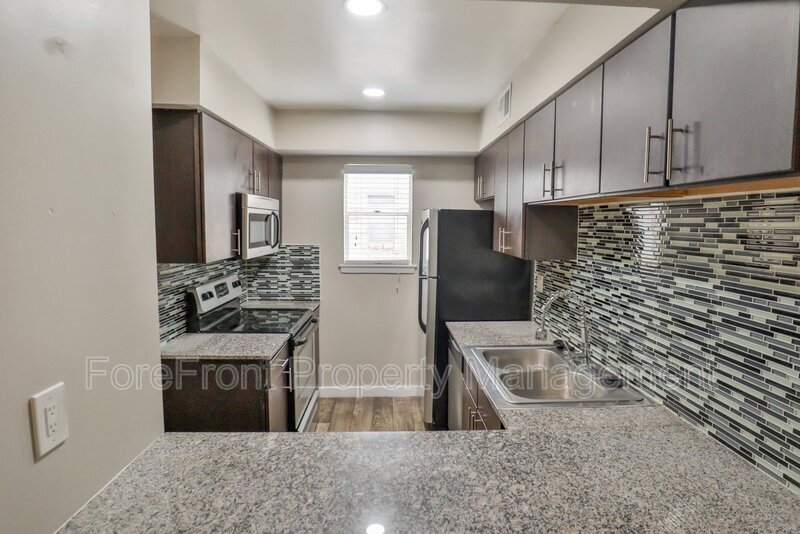 Primary Photo - 739 Byrnes Dr