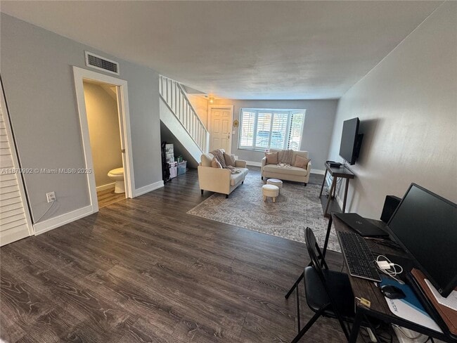 Building Photo - 10048 SW 77th Ct