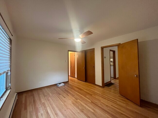 Building Photo - 9559 S Yates Blvd