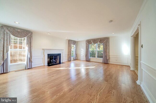 Foto del edificio - 6209 Stoneham Ln